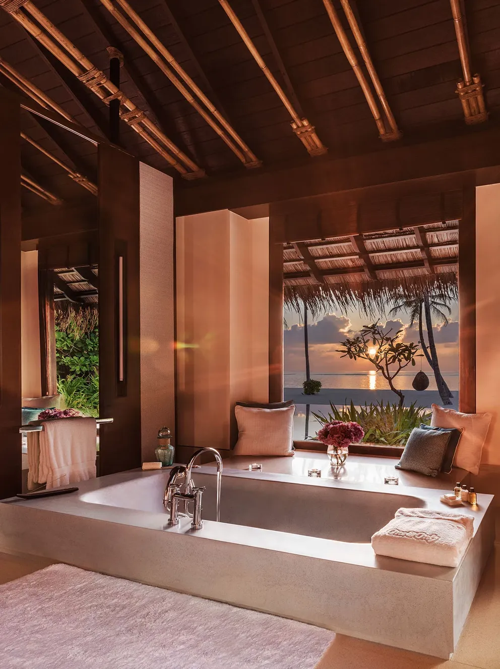 Grand Residence · Three bedrooms · 2056 sqm · sleeps 9